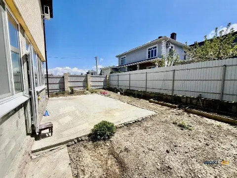 Дом 180 м² на участке 4 сот.