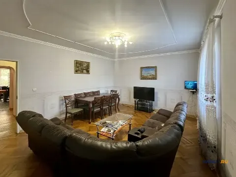 Дом 180 м² на участке 4 сот.
