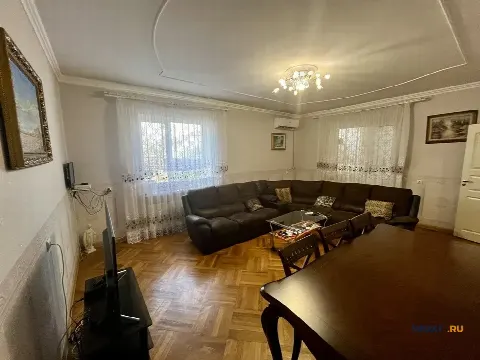 Дом 180 м² на участке 4 сот.