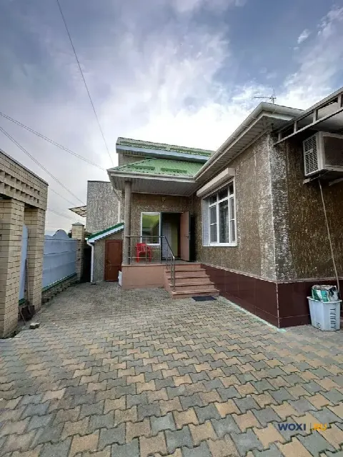 Дом 273 м² на участке 5 сот.