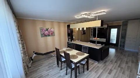 3-комн. квартира, 73,5 м², 3/7 эт.