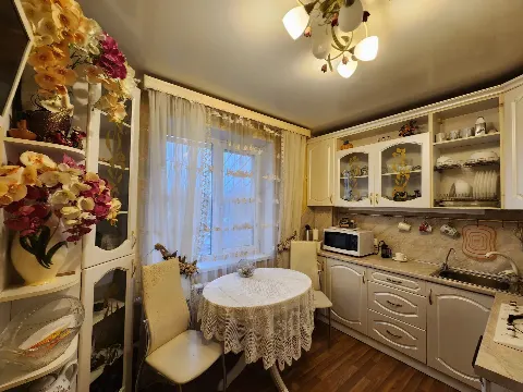 3-комн. квартира, 72,8 м², 2/5 эт.
