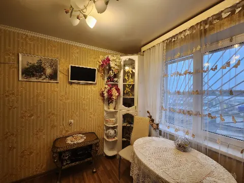 3-комн. квартира, 72,8 м², 2/5 эт.