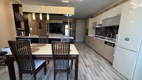 3-комн. квартира, 73,5 м², 3/7 эт.