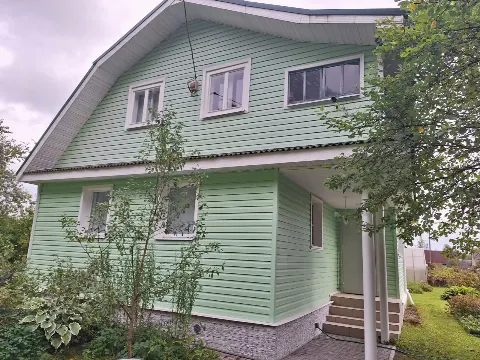 Дом 100,9 м² на участке 7,6 сот.