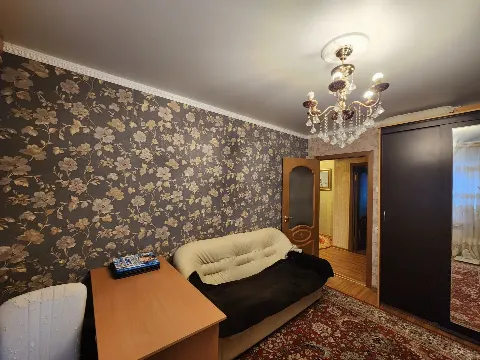3-комн. квартира, 72,8 м², 2/5 эт.