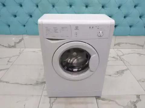 Стиральная машинка Indesit WIUN81